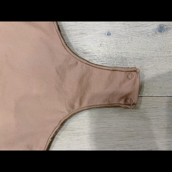 Skims essential long sleeve crew neck bodysuit size L/XL tigers eye - Picture 7 of 10